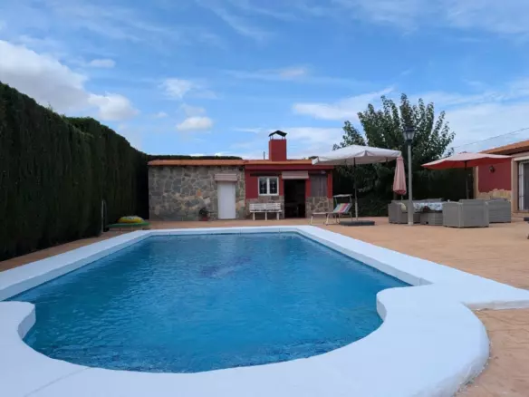 4-bedroom Finca In Sax, Spain (192 M²)