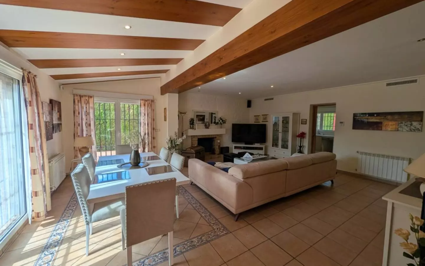 4-bedroom Finca In Sax, Spain (192 M²)