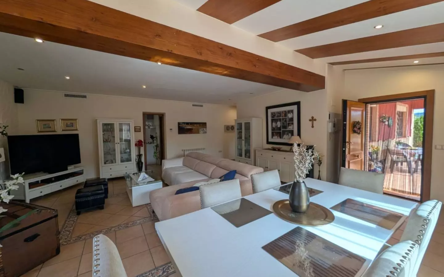 4-bedroom Finca In Sax, Spain (192 M²)
