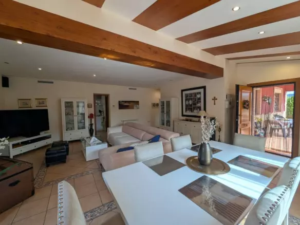 4-bedroom Finca In Sax, Spain (192 M²)