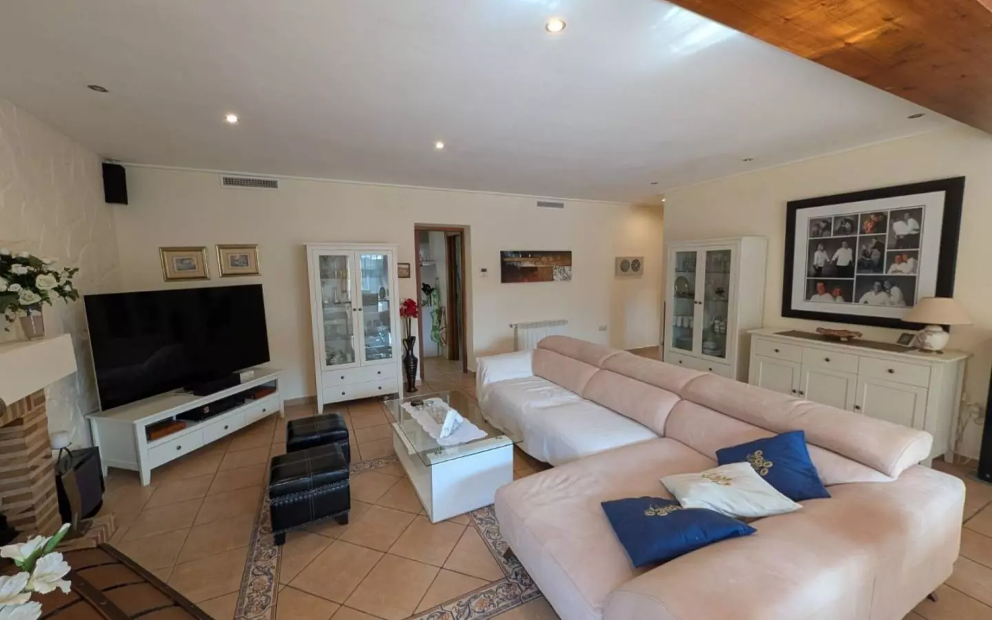 4-bedroom Finca In Sax, Spain (192 M²)