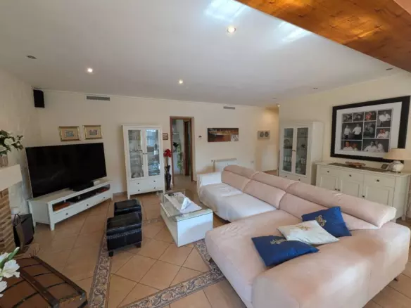 4-bedroom Finca In Sax, Spain (192 M²)