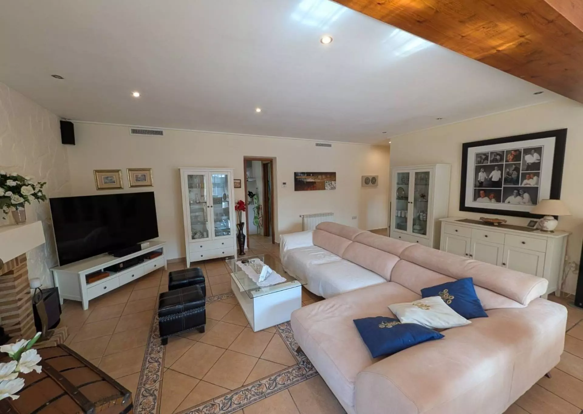 4-bedroom Finca In Sax, Spain (192 M²)