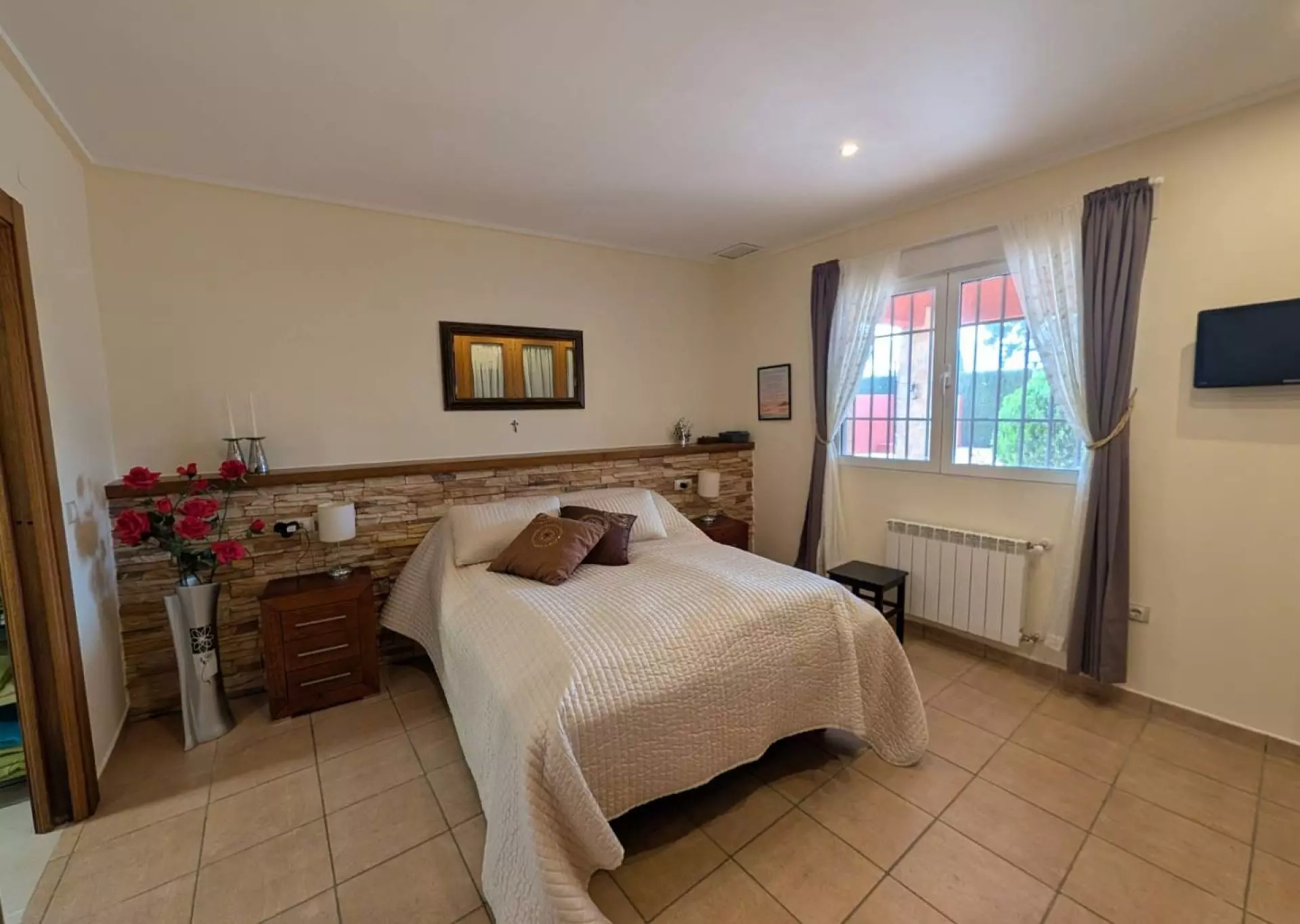 4-bedroom Finca In Sax, Spain (192 M²)