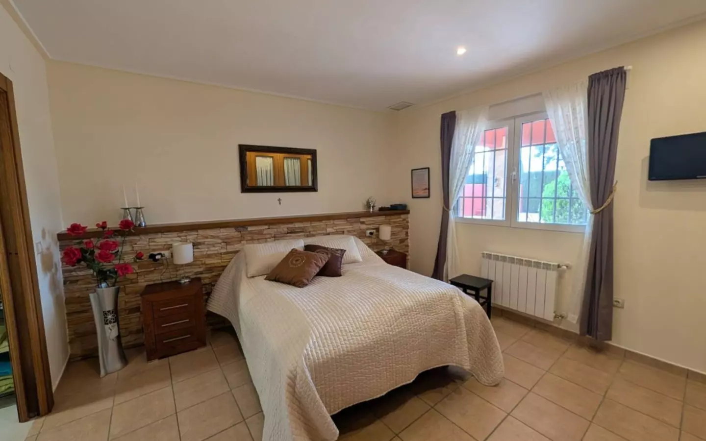 4-bedroom Finca In Sax, Spain (192 M²)