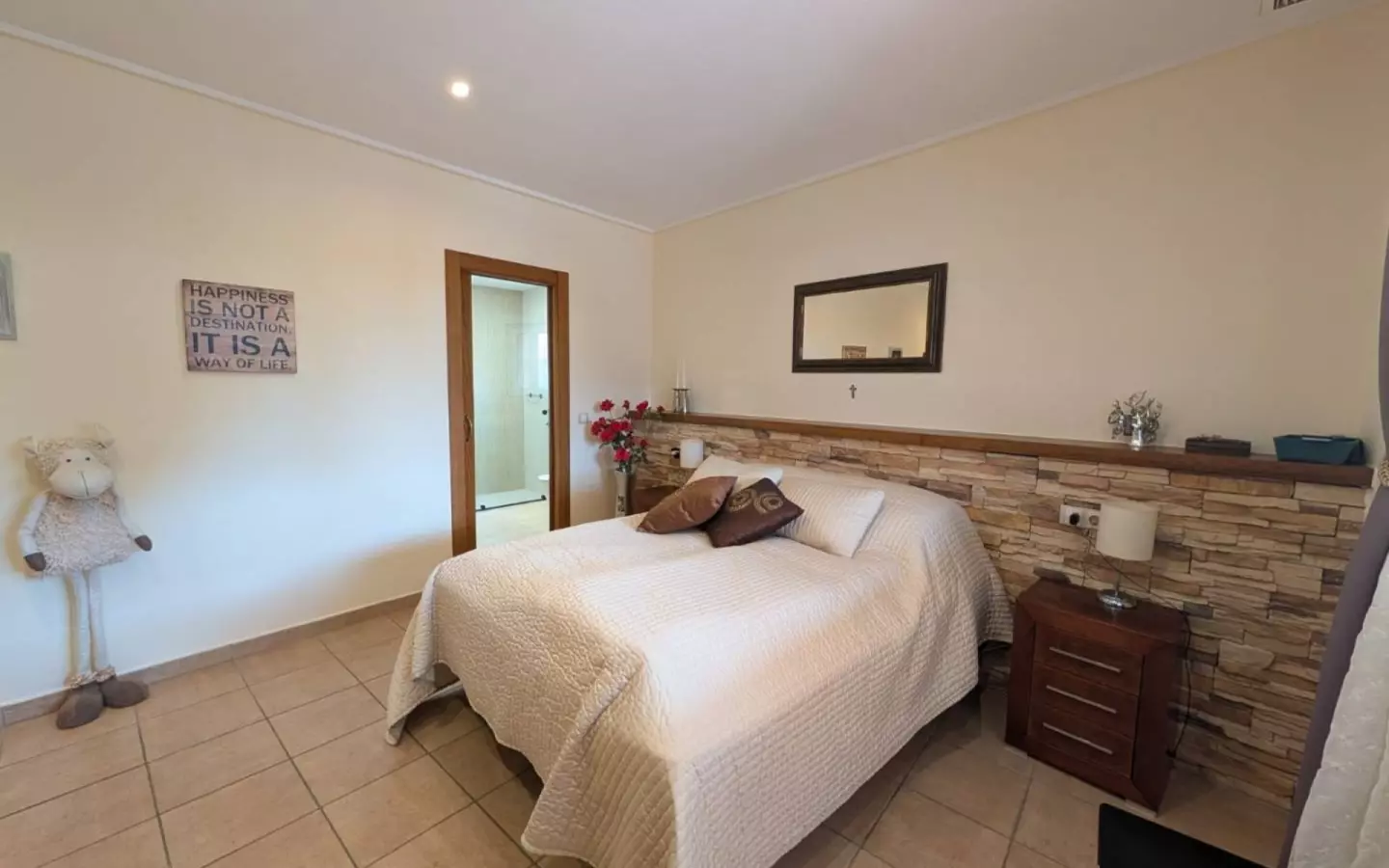 4-bedroom Finca In Sax, Spain (192 M²)
