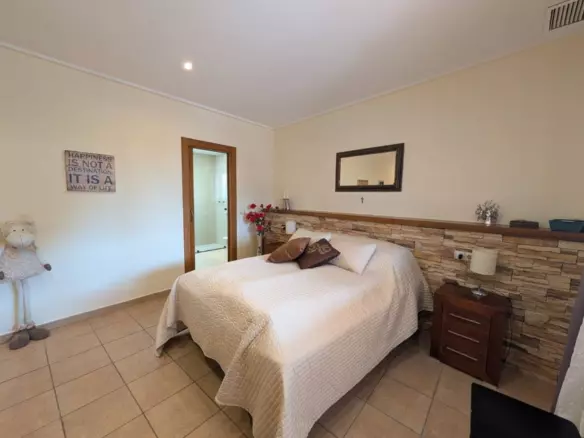 4-bedroom Finca In Sax, Spain (192 M²)