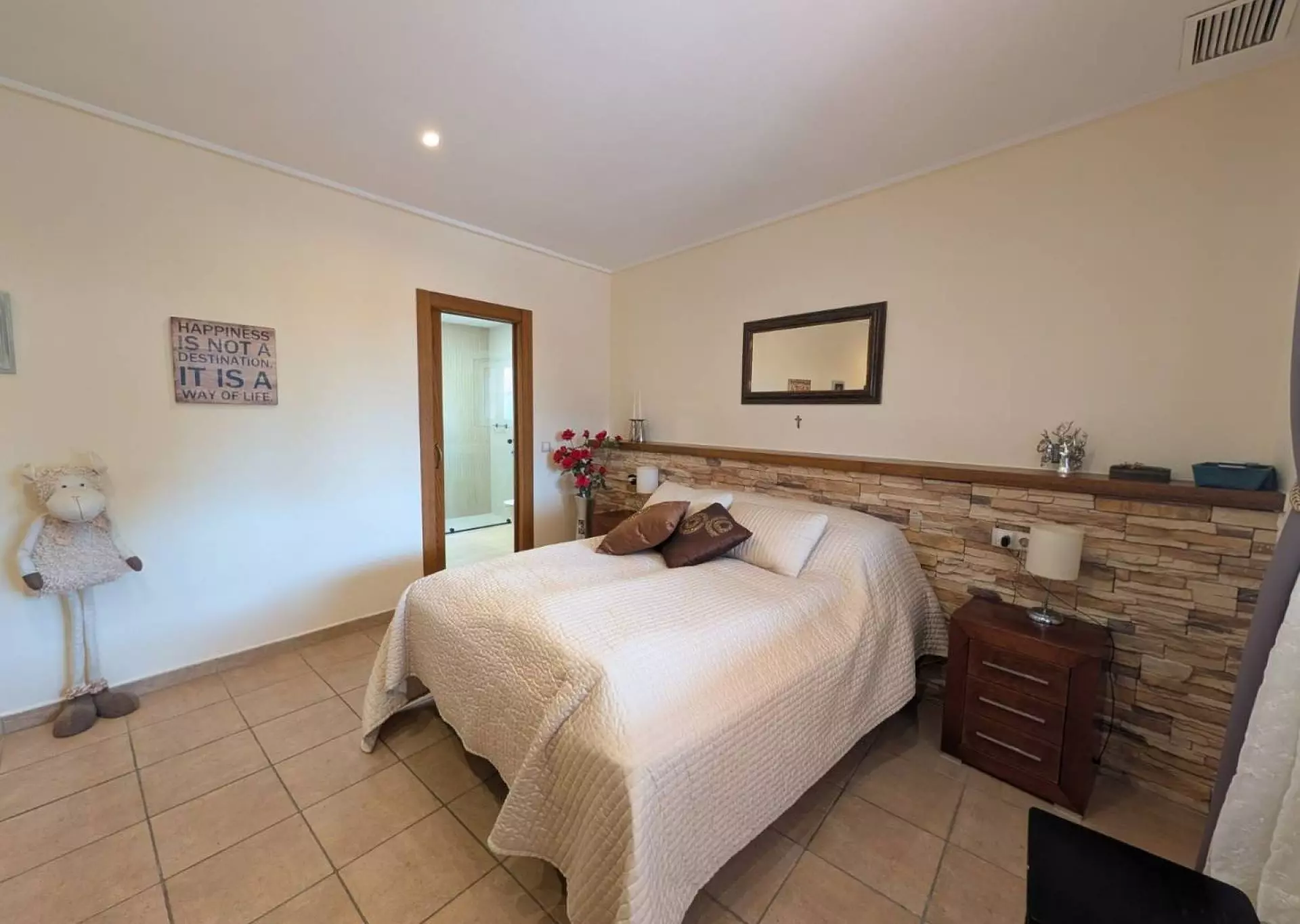 4-bedroom Finca In Sax, Spain (192 M²)