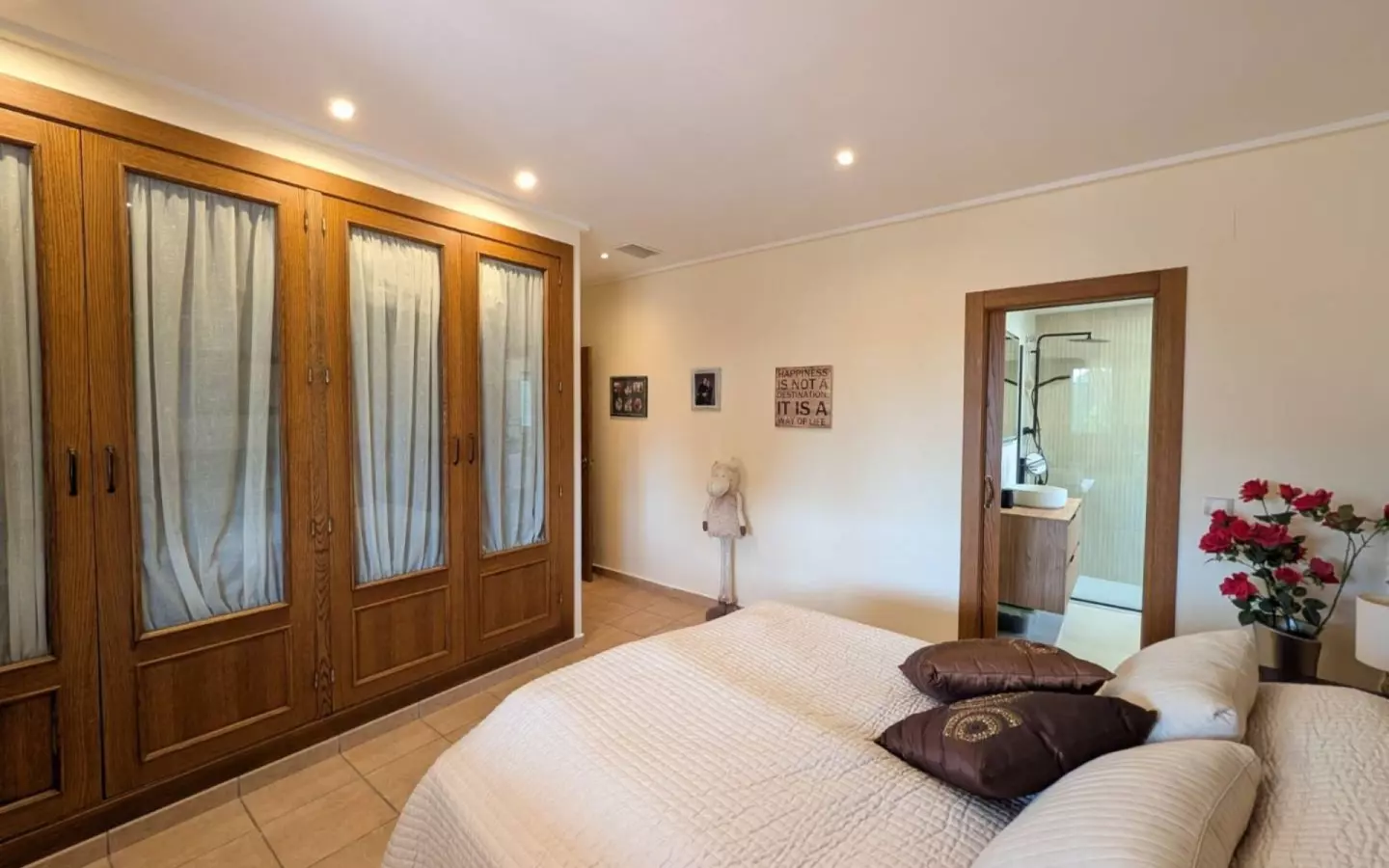4-bedroom Finca In Sax, Spain (192 M²)