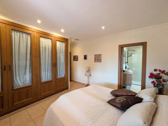 4-bedroom Finca In Sax, Spain (192 M²)