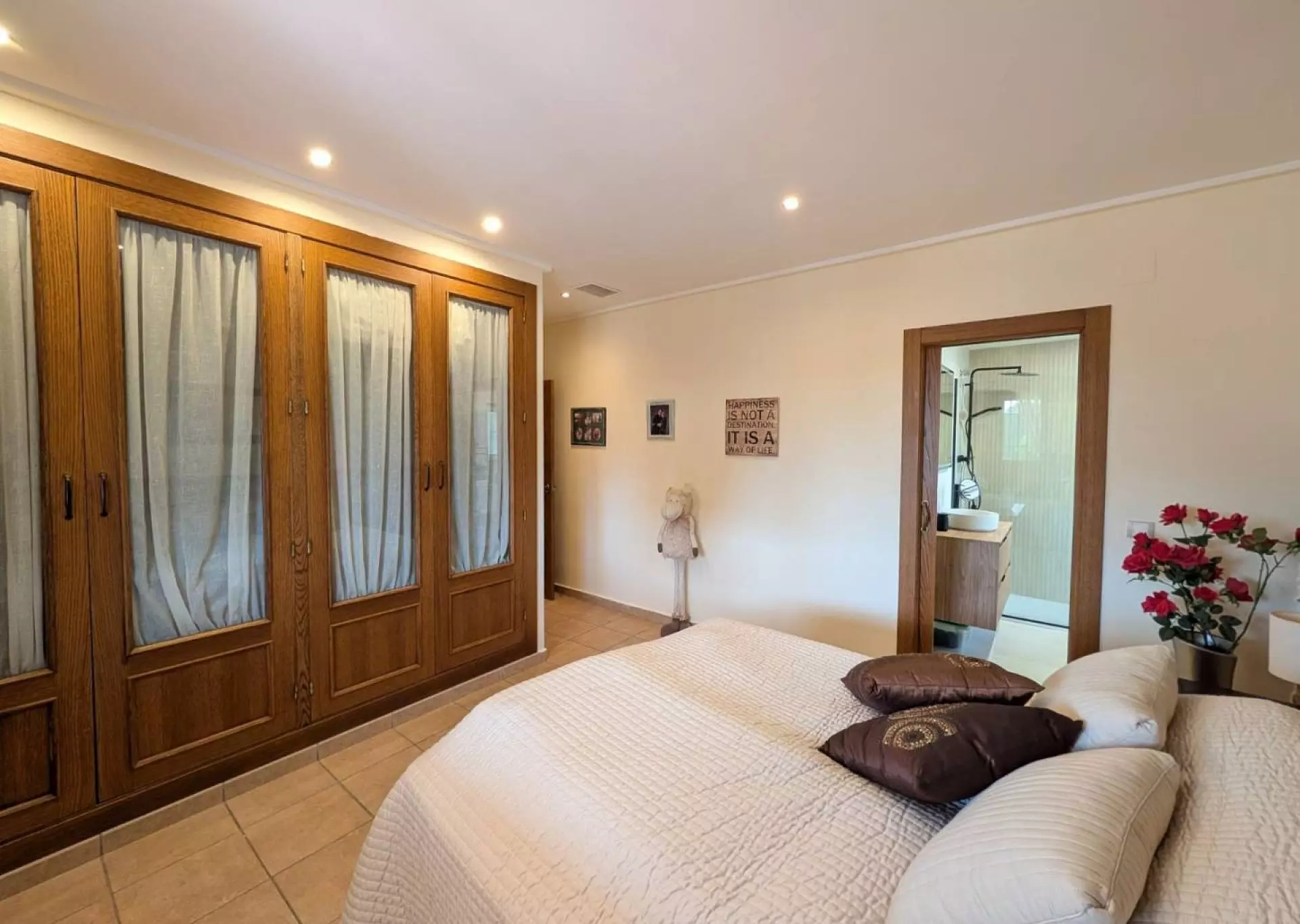 4-bedroom Finca In Sax, Spain (192 M²)
