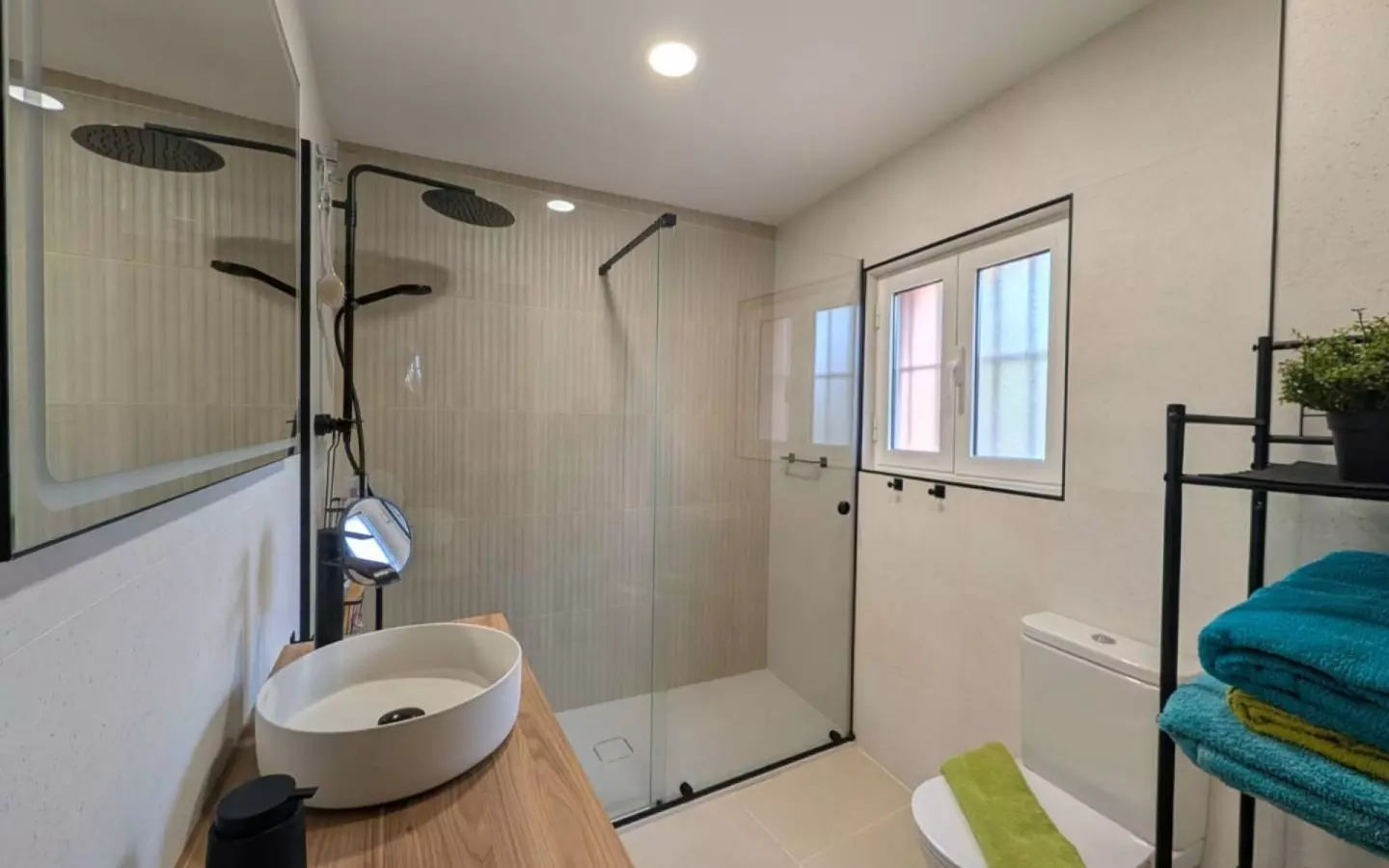 4-bedroom Finca In Sax, Spain (192 M²)