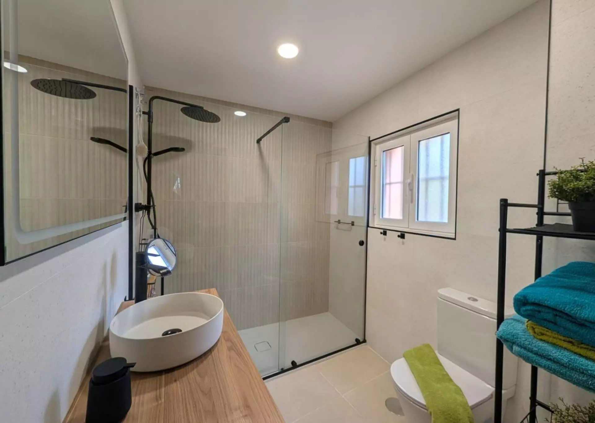 4-bedroom Finca In Sax, Spain (192 M²)