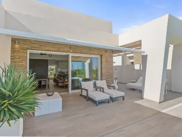 2-bedroom Villa In Algorfa, Spain (132 M²)