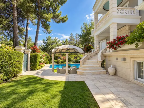 5-bedroom Villa In Dionisos, Greece (420 M²)