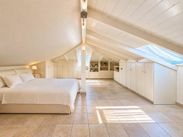 5-bedroom Villa In Dionisos, Greece (420 M²)