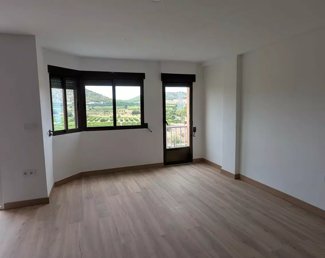 3-bedroom Flat In Sagunto (105 M²)