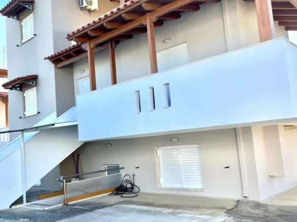3-bedroom Complex In Vilia, Greece (380 M²)