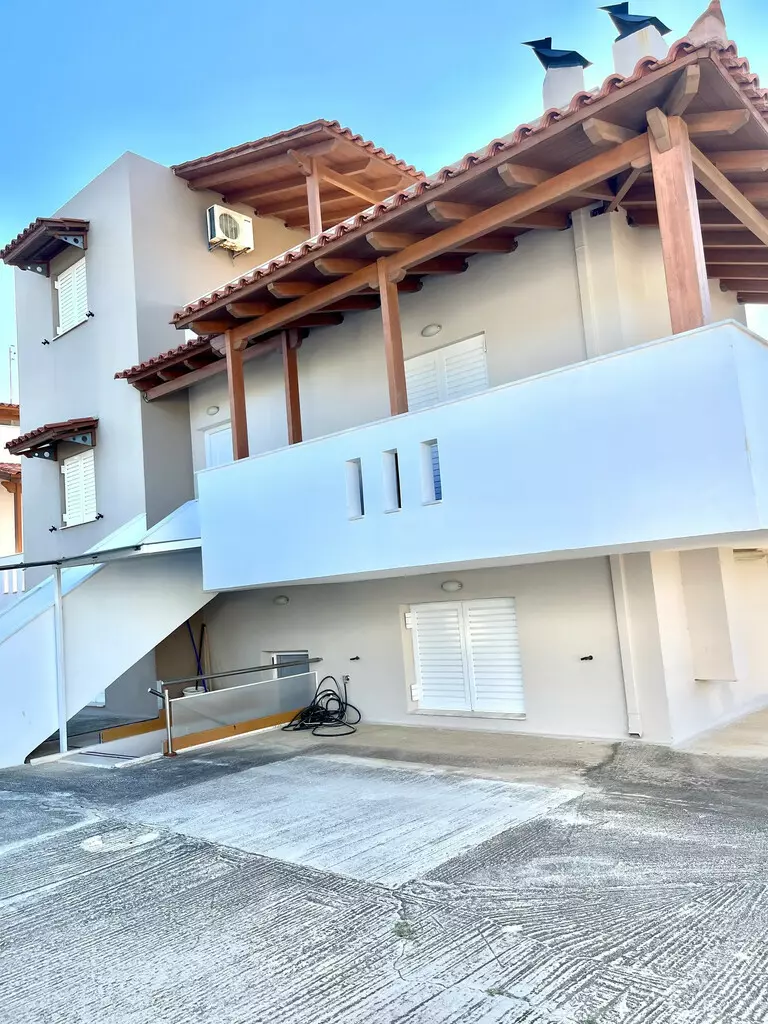 3-bedroom Complex In Vilia, Greece (380 M²)