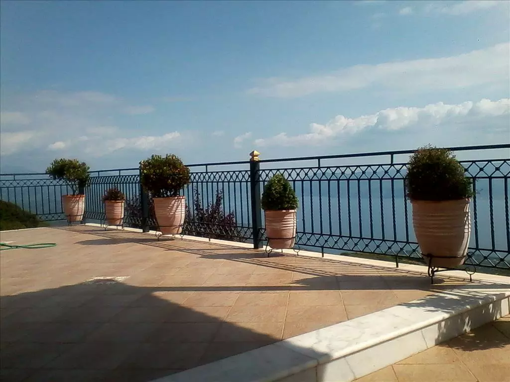 3-bedroom Detached House In Agrinio, Greece (190 M²)