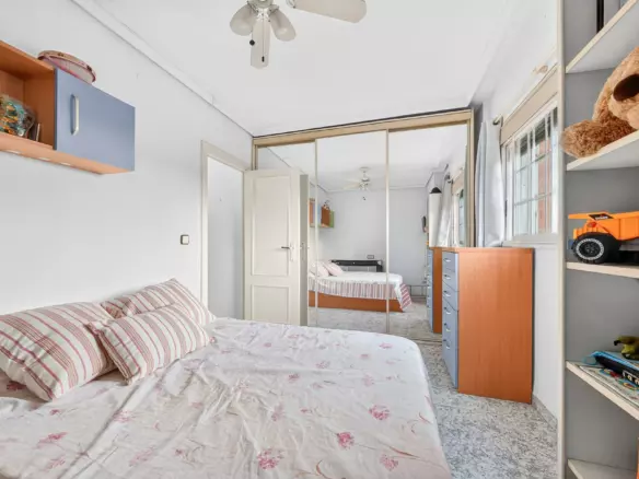3-bedroom Flat In Alicante, Spain (110 M²)