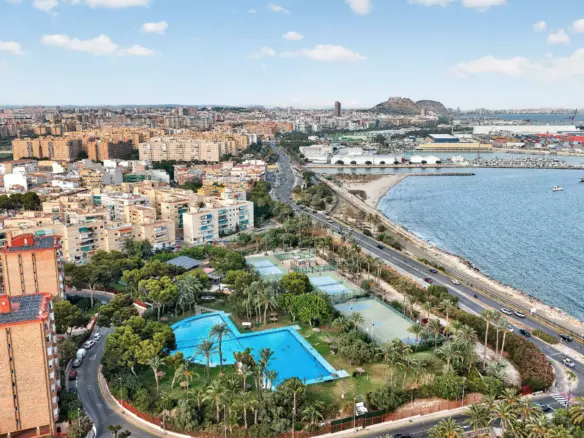 3-bedroom Flat In Alicante, Spain (110 M²)