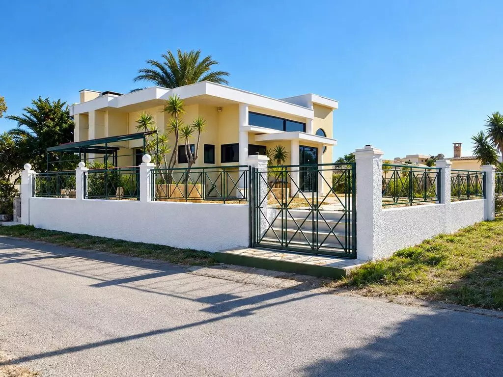 Commercial Property In Megara, Greece (240 M²)