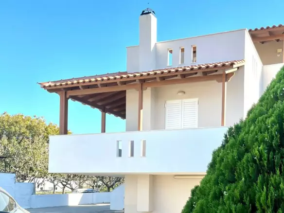 3-bedroom Complex In Vilia, Greece (380 M²)