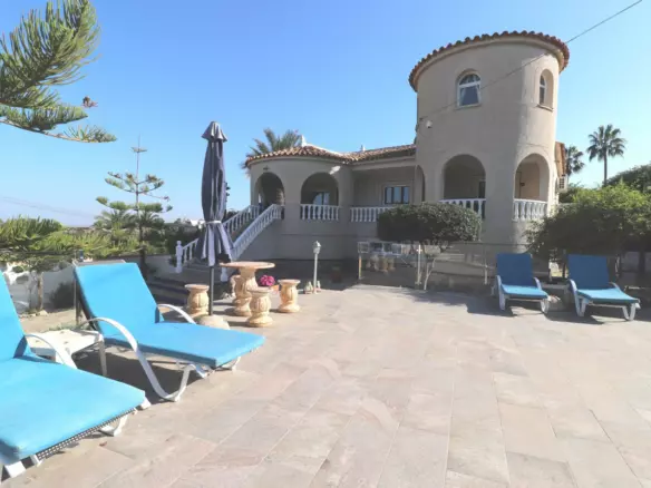 5-bedroom Villa In Algorfa, Spain (375 M²)