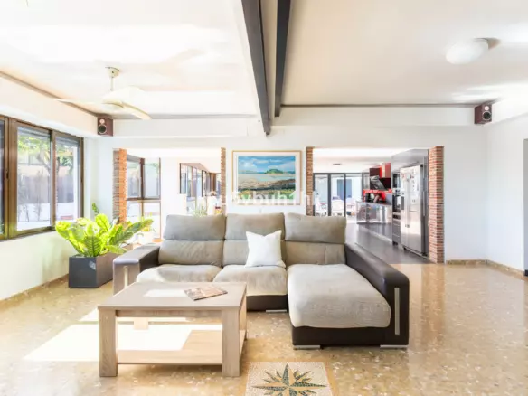 5-bedroom Villa In Torremolinos, Spain (288 M²)