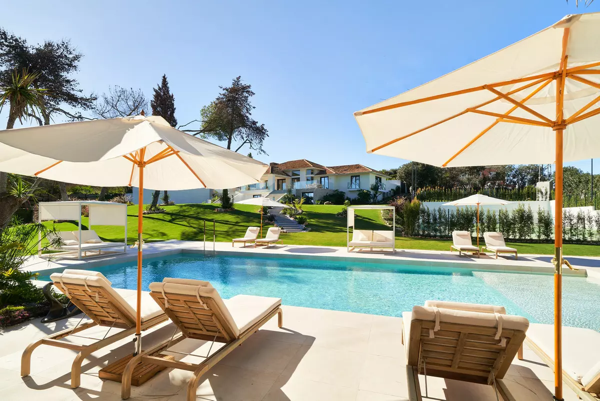 6-bedroom Villa In Marbella, Spain (449 M²)