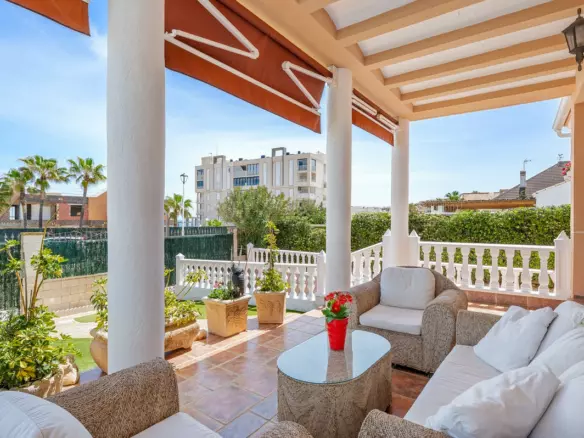6-bedroom Villa In Torrevieja, Spain (500 M²)