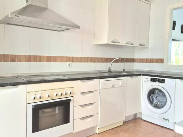 3-bedroom Villa In Alhaurín El Grande, Spain (242 M²)
