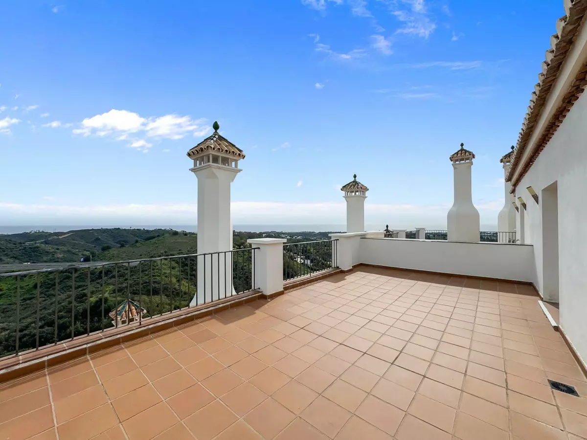 2-bedroom Apartment In Estepona, Spain (104 M²)