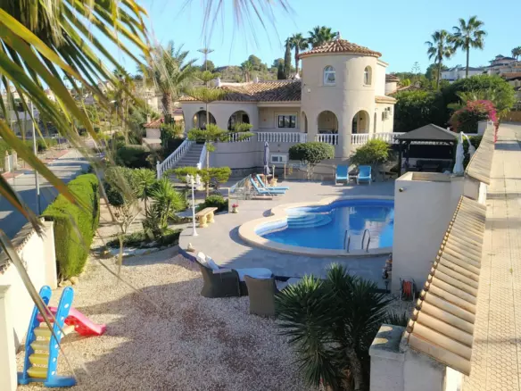 5-bedroom Villa In Algorfa, Spain (375 M²)