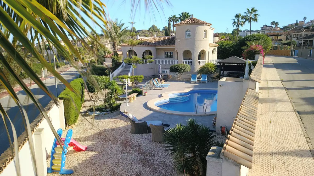 5-bedroom Villa In Algorfa, Spain (375 M²)