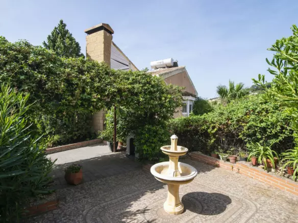 3-bedroom Villa In Estepona, Spain (202 M²)