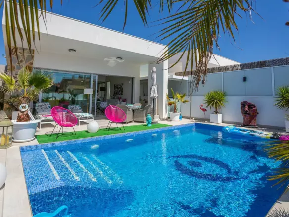3-bedroom Villa In Torrevieja, Spain (140 M²)