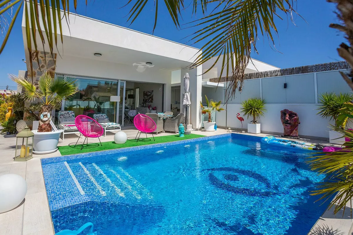 3-bedroom Villa In Torrevieja, Spain (140 M²)