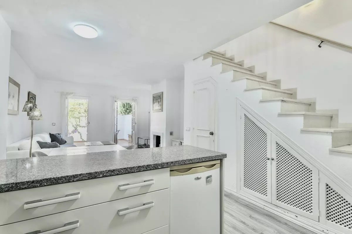 2-bedroom Apartment In Estepona, Spain (84 M²)