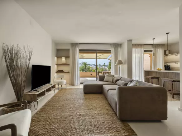 3-bedroom Apartment In Estepona, Spain (298 M²)