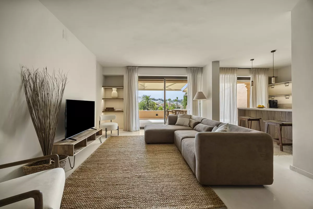 3-bedroom Apartment In Estepona, Spain (298 M²)