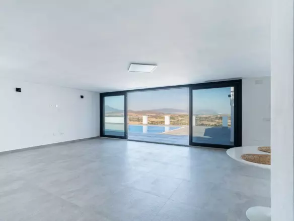 6-bedroom Villa In Coín, Spain (527 M²)