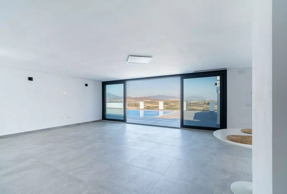 6-bedroom Villa In Coín, Spain (527 M²)