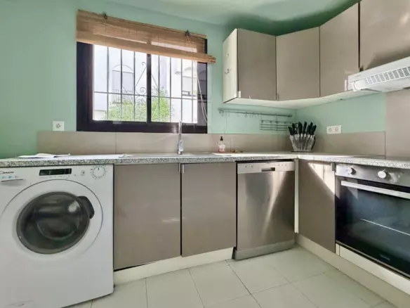 3-bedroom Town House In Marbella, Spain (171 M²)