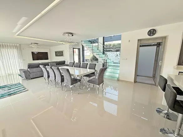 5-bedroom Villa In San Miguel De Salinas, Spain (316 M²)