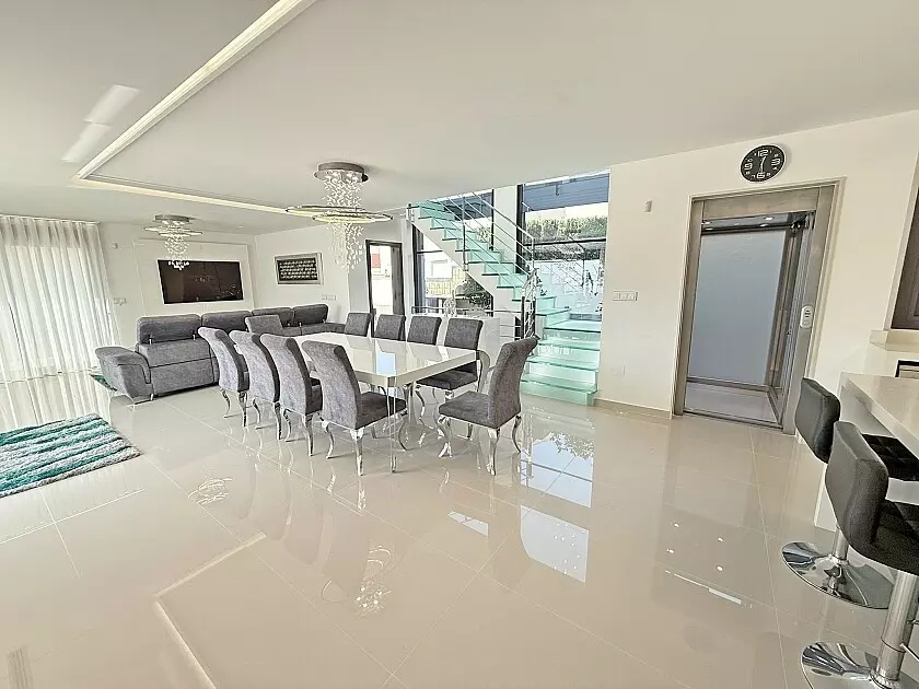 5-bedroom Villa In San Miguel De Salinas, Spain (316 M²)