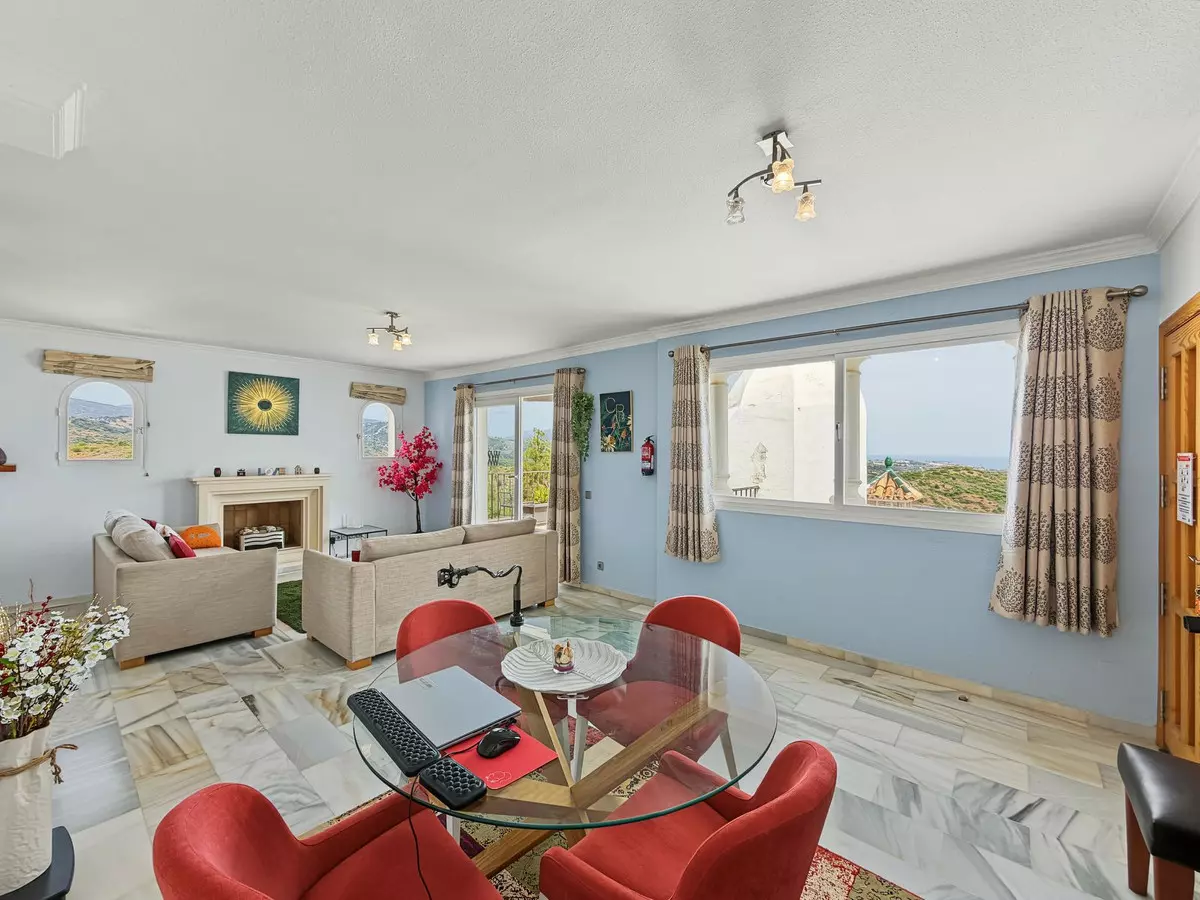 2-bedroom Apartment In Estepona, Spain (104 M²)