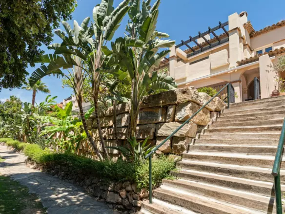 3-bedroom Town House In Marbella, Spain (252 M²)