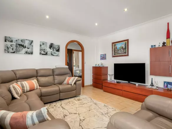 5-bedroom Country House In Crevillent, Spain (181 M²)